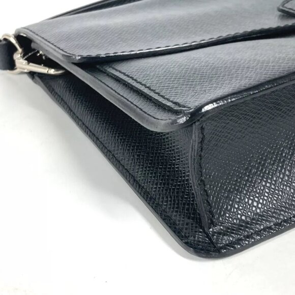 LOUIS VUITTON Taiga Belair Bag Pouch Clutch Bag with Strap - Picture 7 of 16